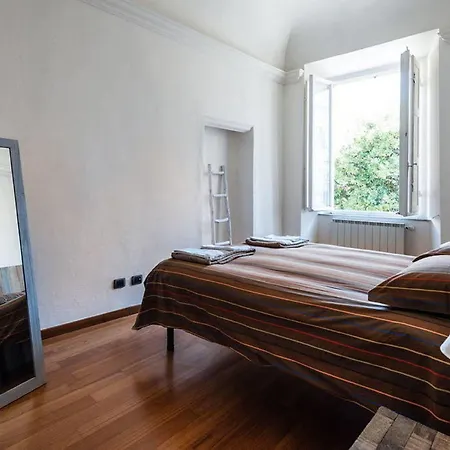 Inner City Apartment Pisa
