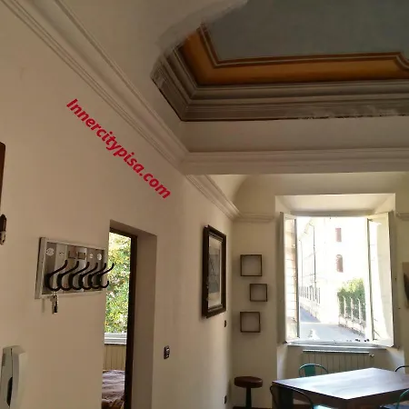 Inner City Apartment Pisa